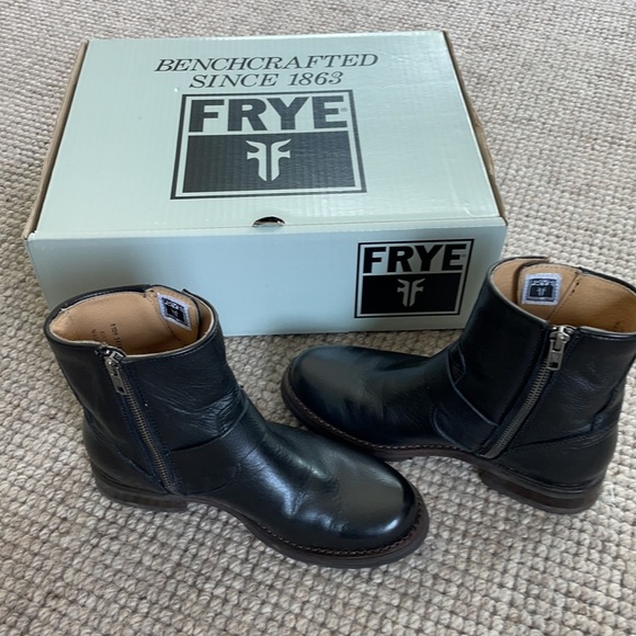 Frye boots. 6” Veronica Shortie boots. Black. - Picture 6 of 8